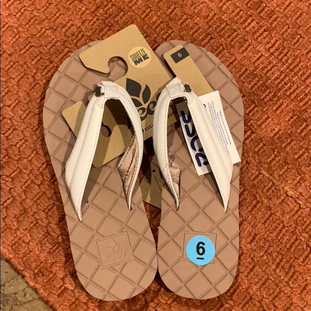 Brand new women's Reef Dreams 2 sandals